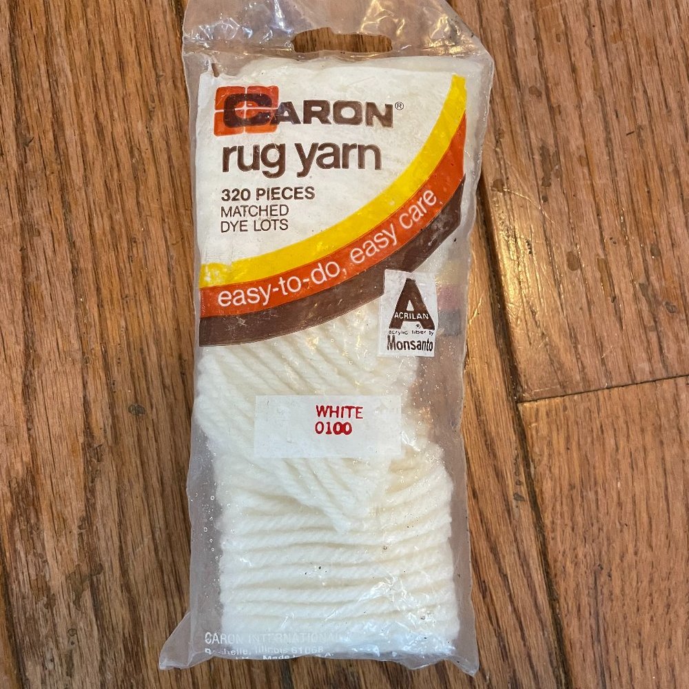 Vintage Pack Caron Rug Yarn - Color White - 320 Pieces
